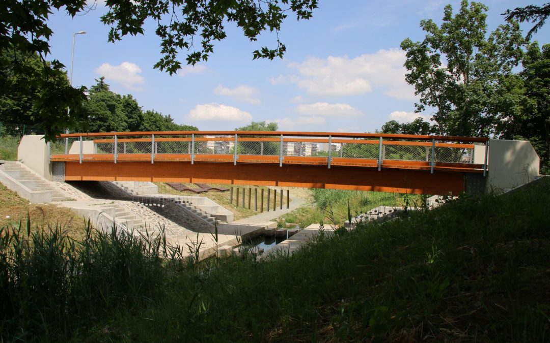 Errichtung der Fußgängerbrücke über dem Arany Bach in Szombathely